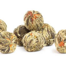 Mângâiere cremoasă cu hibiscus – ceai care înflorește